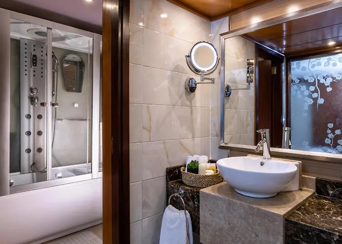 Deluxe King Suite